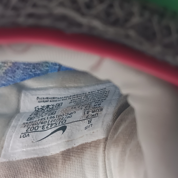 Nike - Picture 4 of 11